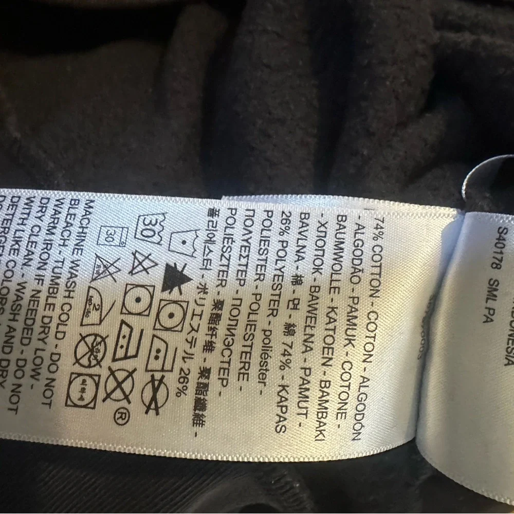 Levi’s Men's‎ Hoodie Sweatshirt Black & Red Medium Pulllover